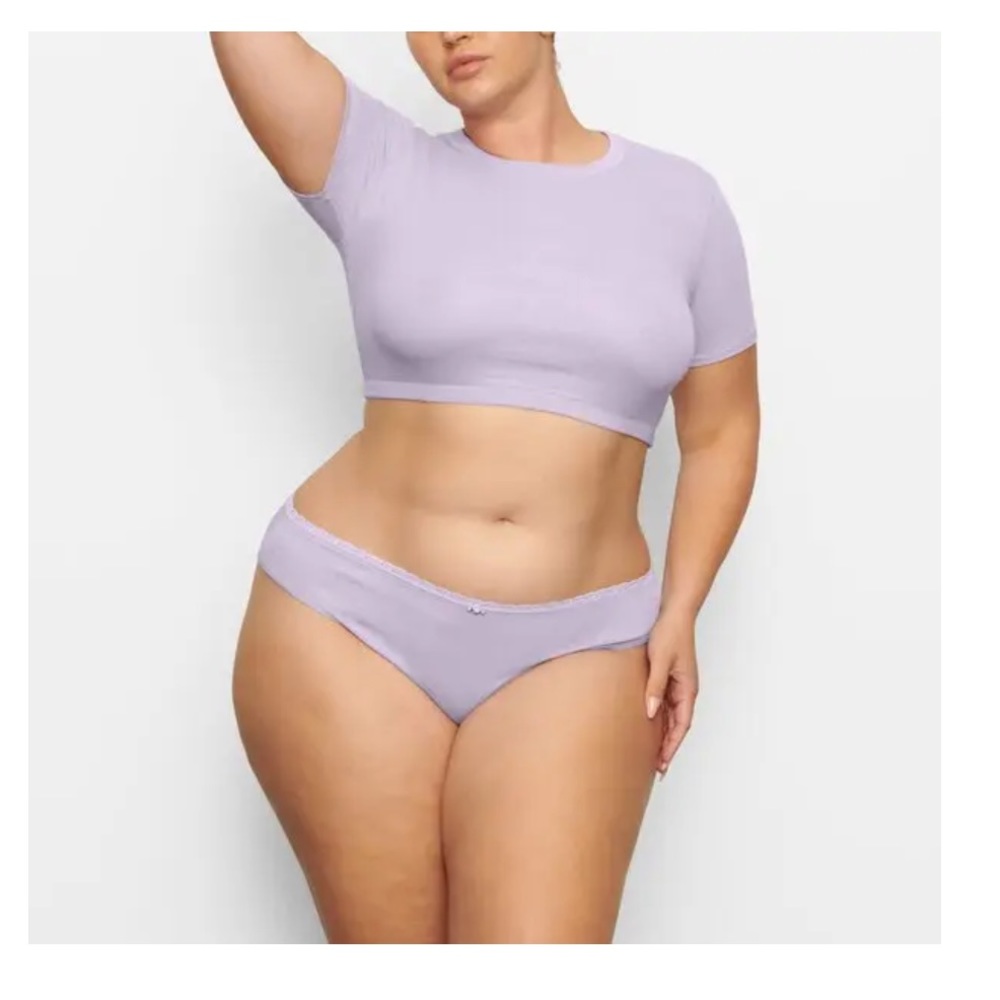 💜SKIMS LACE POINTELLE CROPPED TEE IN LAVENDER 2X